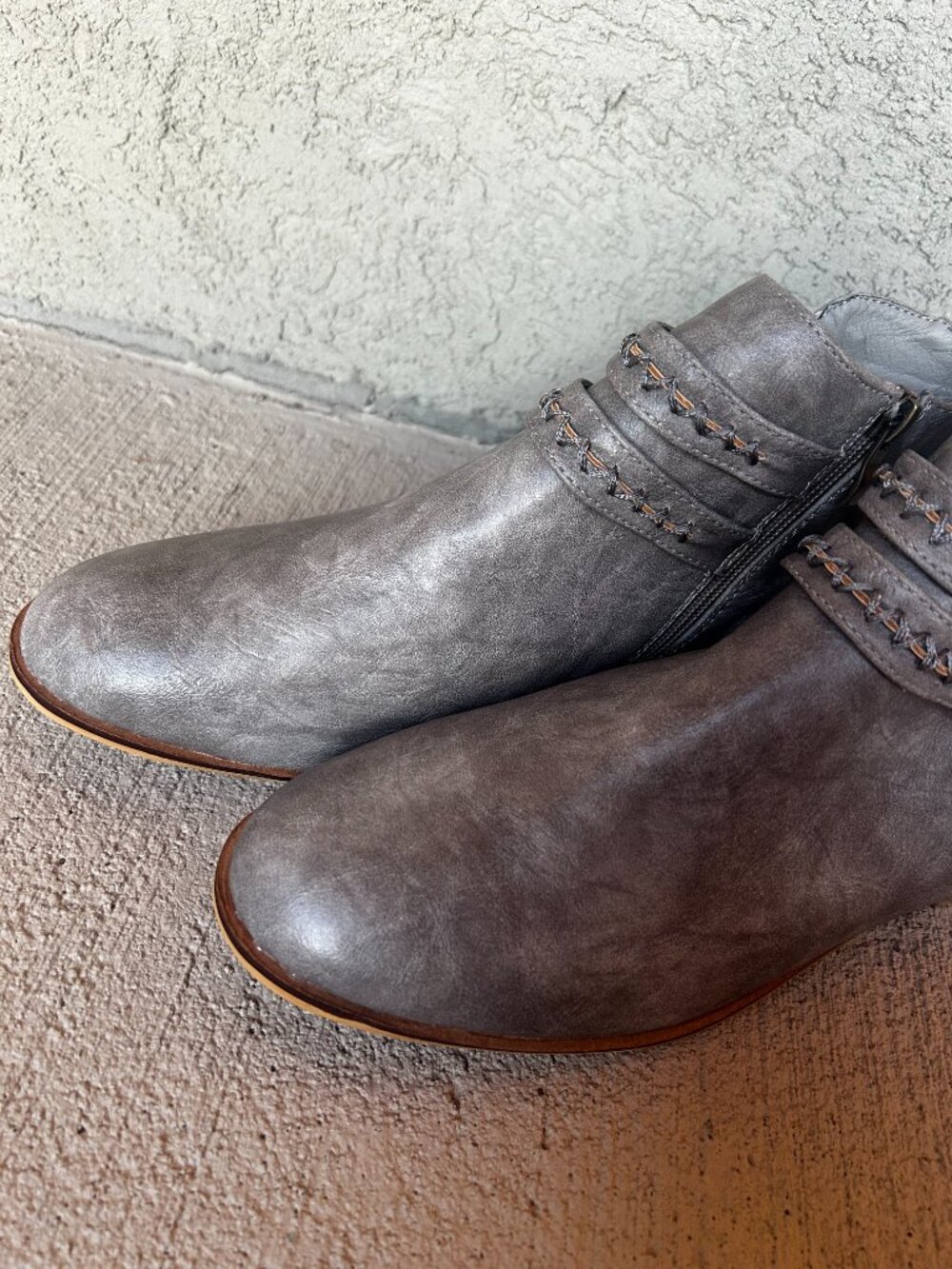 NEW Womens Beast Fashion grey boots booties zip Sz 11 - Picture 2 of 4